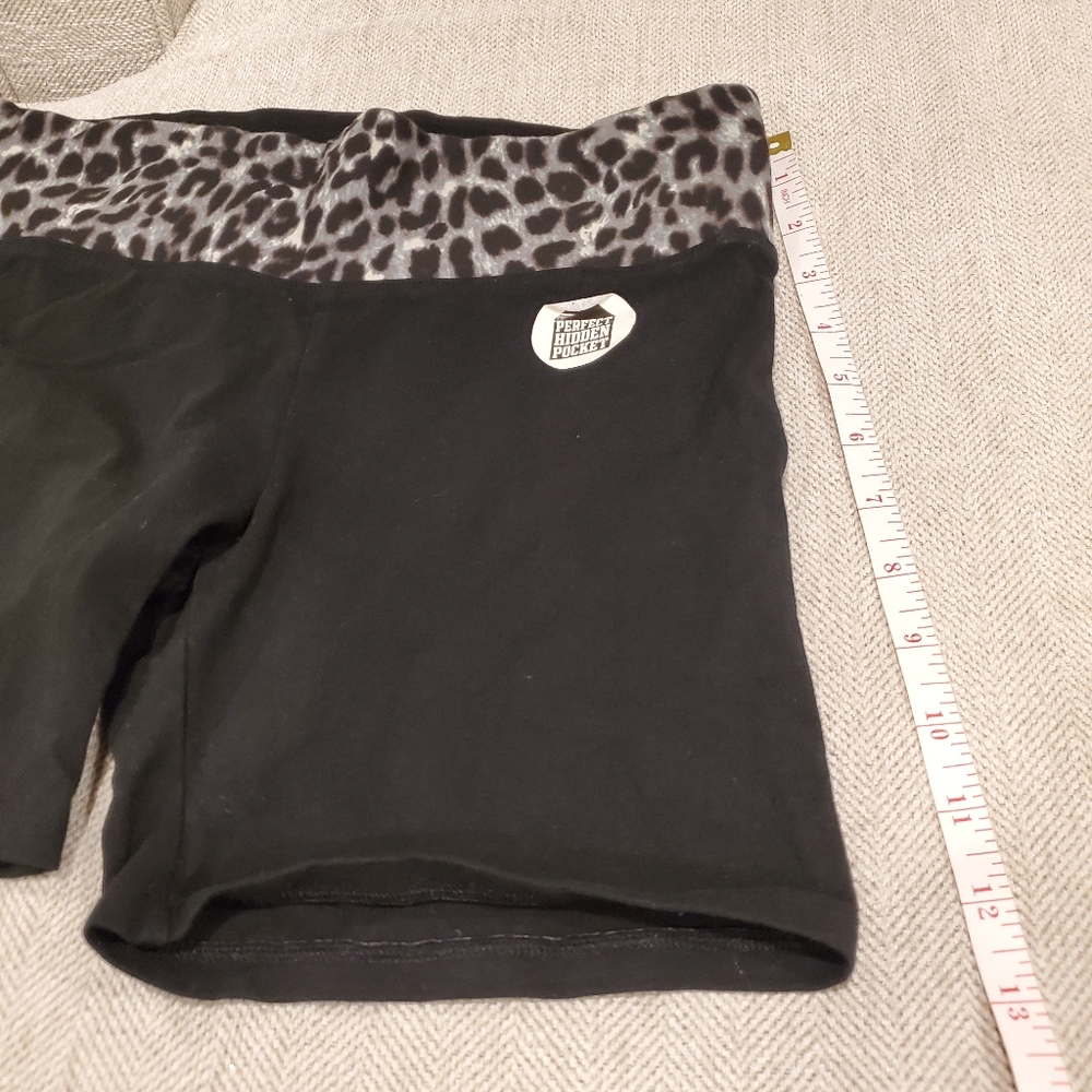 Brand new Victoria's Secret PINK yoga shorts Small - Picture 11 of 13